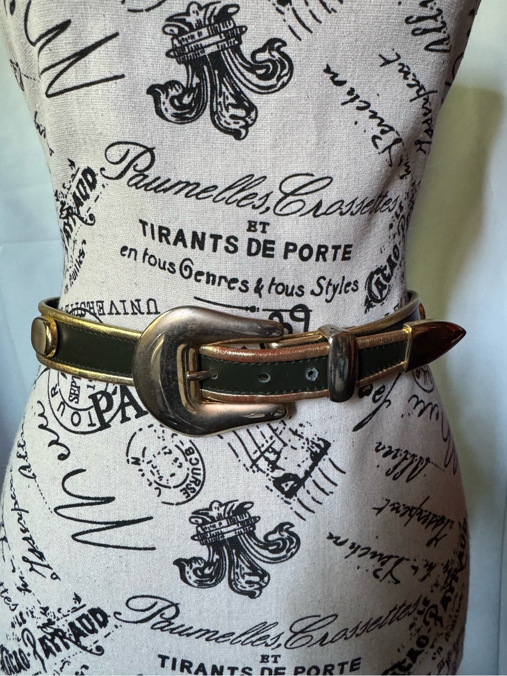 ESCADA black and gold leather belt with gold tone buckle and accents size 36